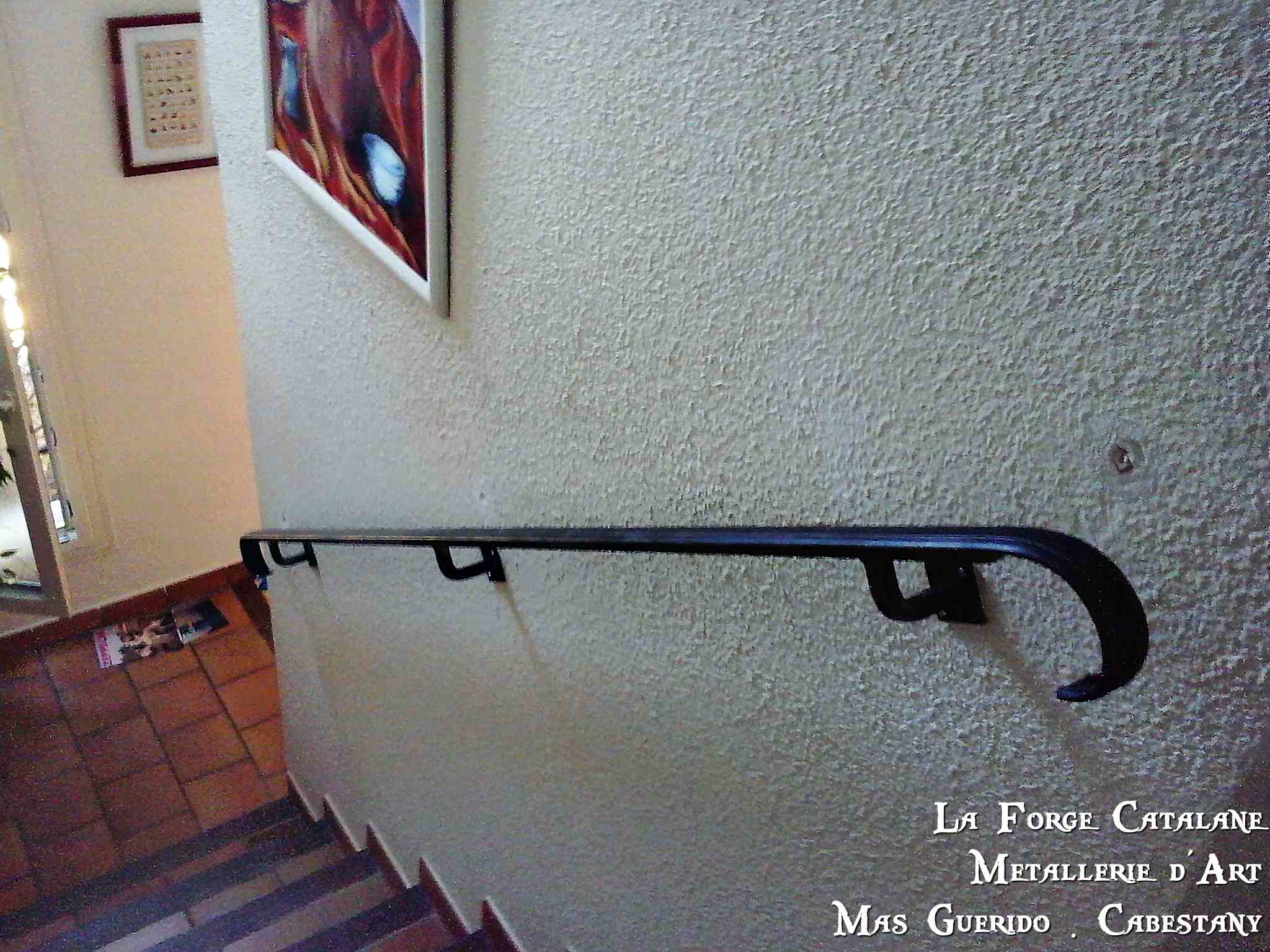 main courante moulure avec crosse de finition forge catalane.jpg